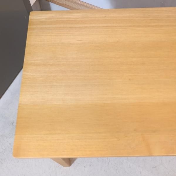 稀少なタモ材を使用した無印良品(MUJI)のパーソナルデスク 稀少なタモ材を使用した無印良品(MUJI)のパーソナルデスク