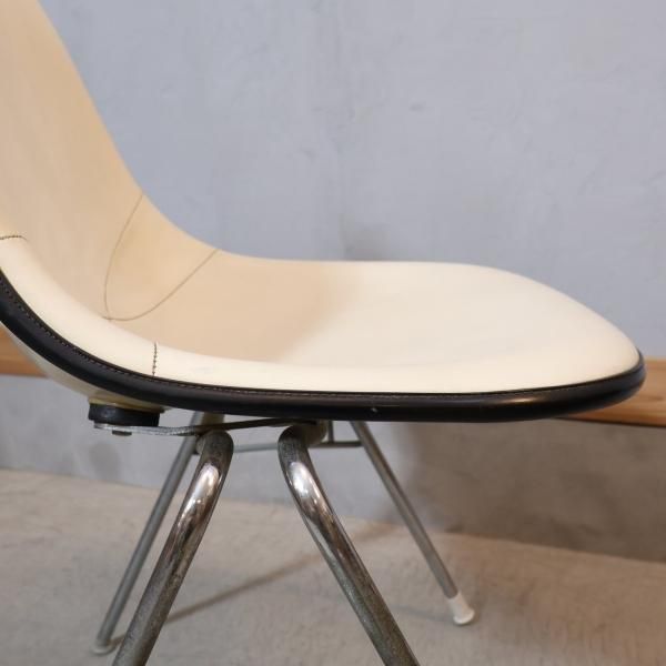 Hermanmiller(ハーマンミラー)社のイームズ スタッキングベース Hermanmiller(ハーマンミラー)社のイームズ スタッキングベース