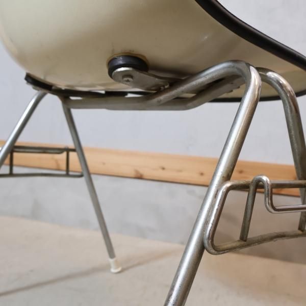 Hermanmiller(ハーマンミラー)社のイームズ スタッキングベース Hermanmiller(ハーマンミラー)社のイームズ スタッキングベース