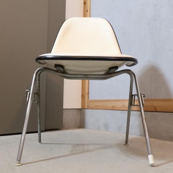 Hermanmiller(ハーマンミラー)社のイームズ スタッキングベース Hermanmiller(ハーマンミラー)社のイームズ スタッキングベース