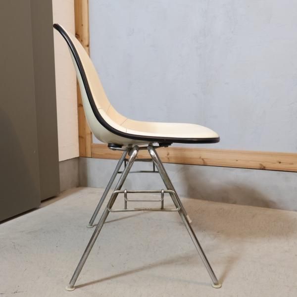 Hermanmiller(ハーマンミラー)社のイームズ スタッキングベース Hermanmiller(ハーマンミラー)社のイームズ スタッキングベース