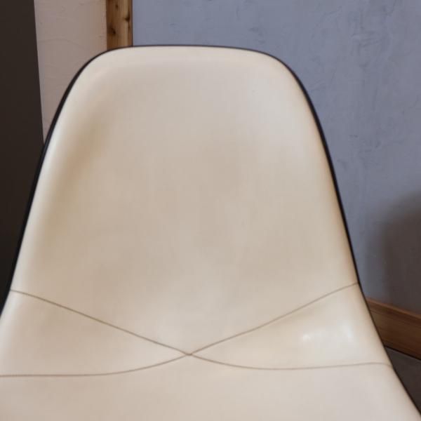 Hermanmiller(ハーマンミラー)社のイームズ スタッキングベース Hermanmiller(ハーマンミラー)社のイームズ スタッキングベース