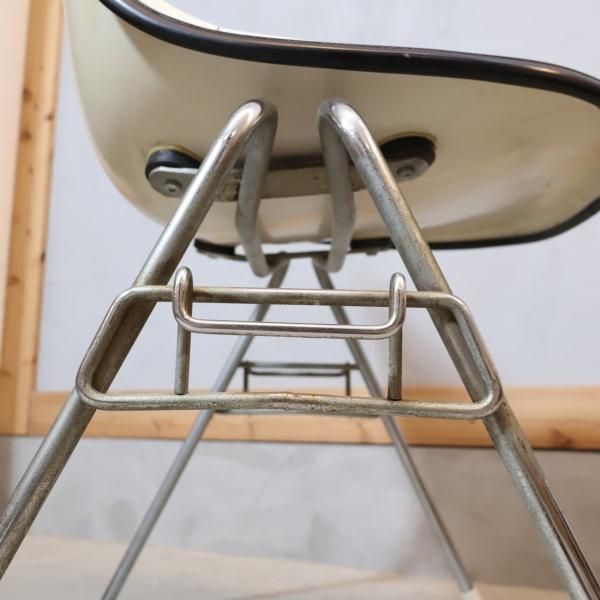 Hermanmiller(ハーマンミラー)社のイームズ スタッキングベース Hermanmiller(ハーマンミラー)社のイームズ スタッキングベース
