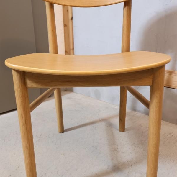 人気の無印良品(MUJI)のオーク材を使用したラウンドチェアーです 人気の無印良品(MUJI)のオーク材を使用したラウンドチェアーです