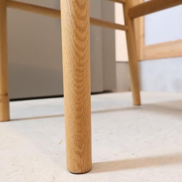 人気の無印良品(MUJI)のオーク材を使用したラウンドチェアーです 人気の無印良品(MUJI)のオーク材を使用したラウンドチェアーです