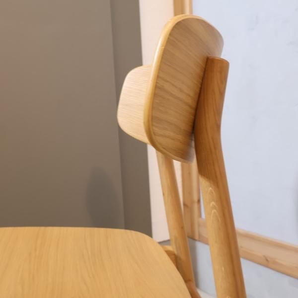 人気の無印良品(MUJI)のオーク材を使用したラウンドチェアーです 人気の無印良品(MUJI)のオーク材を使用したラウンドチェアーです
