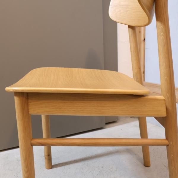 人気の無印良品(MUJI)のオーク材を使用したラウンドチェアーです 人気の無印良品(MUJI)のオーク材を使用したラウンドチェアーです
