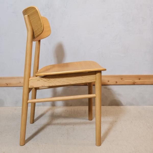 人気の無印良品(MUJI)のオーク材を使用したラウンドチェアーです 人気の無印良品(MUJI)のオーク材を使用したラウンドチェアーです