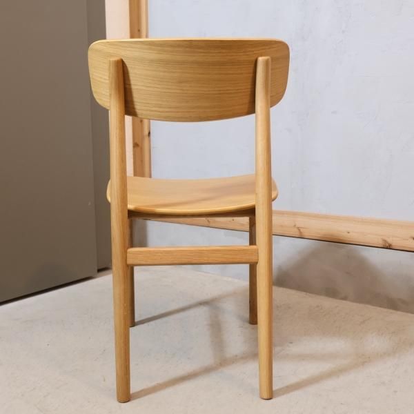 人気の無印良品(MUJI)のオーク材を使用したラウンドチェアーです 人気の無印良品(MUJI)のオーク材を使用したラウンドチェアーです