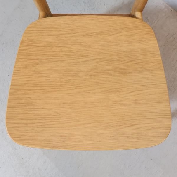 人気の無印良品(MUJI)のオーク材を使用したラウンドチェアーです 人気の無印良品(MUJI)のオーク材を使用したラウンドチェアーです