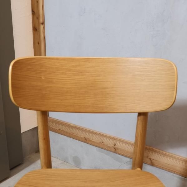 人気の無印良品(MUJI)のオーク材を使用したラウンドチェアーです 人気の無印良品(MUJI)のオーク材を使用したラウンドチェアーです
