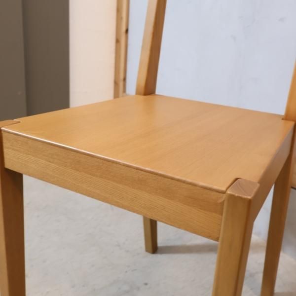 無印良品タモ材チェアー 人気の無印良品(MUJI)のタモ無垢材を使用したダイニングチェアー
