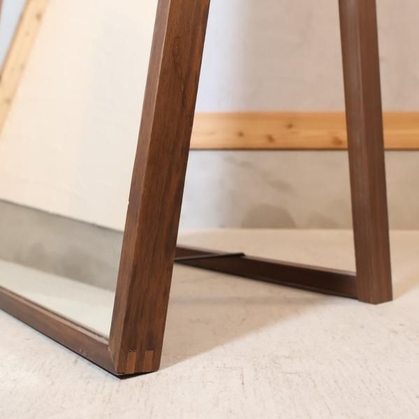 人気の無印良品(MUJI)よりウォールナット材・木製ミラーです 人気の無印良品(MUJI)よりウォールナット材・木製ミラーです