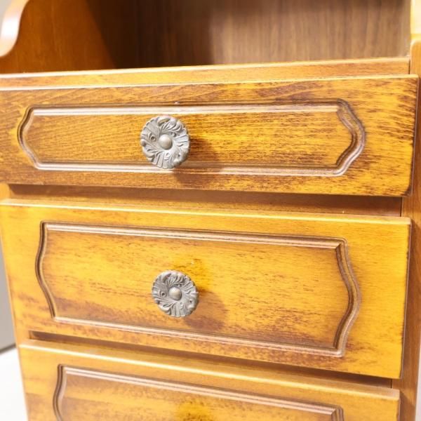 Karimoku(カリモク家具)のCOLONIAL(コロニアル)シリーズの電話台 Karimoku(カリモク家具)のCOLONIAL(コロニアル)シリーズの電話台
