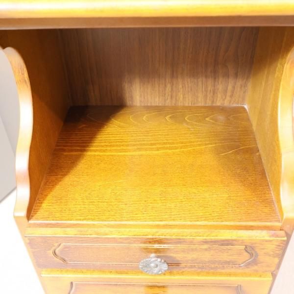 Karimoku(カリモク家具)のCOLONIAL(コロニアル)シリーズの電話台 Karimoku(カリモク家具)のCOLONIAL(コロニアル)シリーズの電話台
