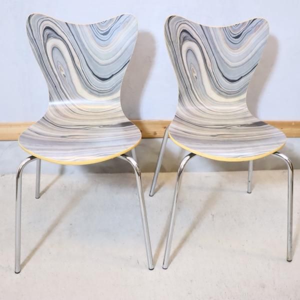ブルックリン発祥のブランドWest elm(ウエストエルム) のスタッキングチェア 2脚セットです。マーブル模様の洗練されたデザインがインテリアの アクセントになるモダンなダイニングチェア♪ - kokoelma -ココエルマ- 雑貨・中古家具・北欧家具・アンティーク家具の通販 