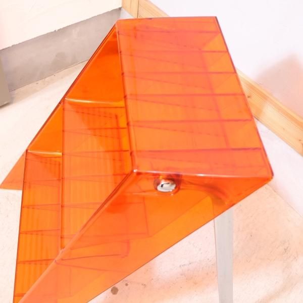 イタリアのデザイナーズ家具ブランドKARTELL(カルテル)のUPPER イタリアのデザイナーズ家具ブランドKARTELL(カルテル)のUPPER