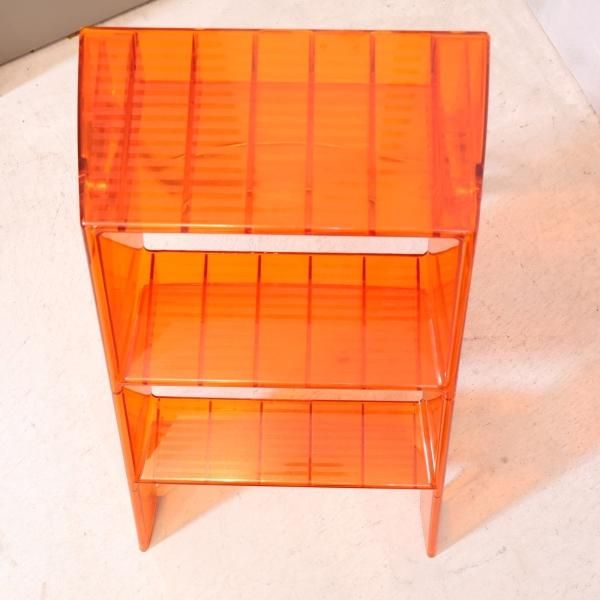 イタリアのデザイナーズ家具ブランドKARTELL(カルテル)のUPPER イタリアのデザイナーズ家具ブランドKARTELL(カルテル)のUPPER
