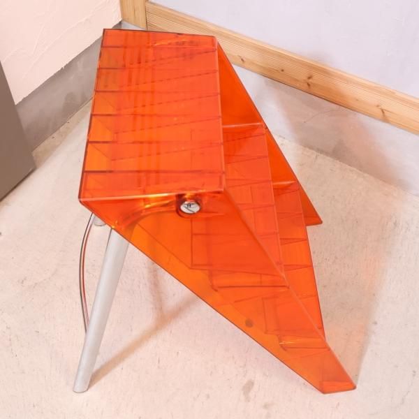 イタリアのデザイナーズ家具ブランドKARTELL(カルテル)のUPPER イタリアのデザイナーズ家具ブランドKARTELL(カルテル)のUPPER
