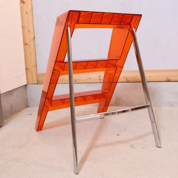 イタリアのデザイナーズ家具ブランドKARTELL(カルテル)のUPPER イタリアのデザイナーズ家具ブランドKARTELL(カルテル)のUPPER