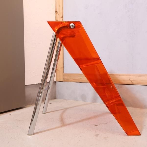 イタリアのデザイナーズ家具ブランドKARTELL(カルテル)のUPPER イタリアのデザイナーズ家具ブランドKARTELL(カルテル)のUPPER