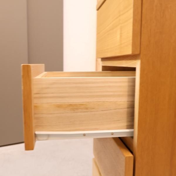人気の無印良品(MUJI)のタモ材を使用した木製チェスト・4段です 人気の無印良品(MUJI)のタモ材を使用した木製チェスト・4段です