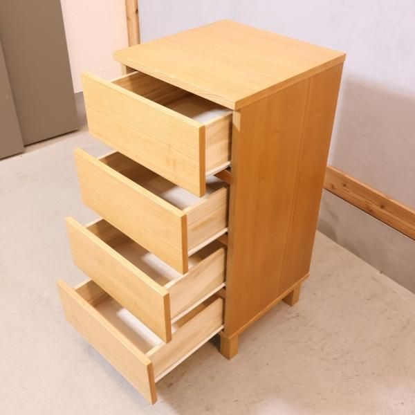 人気の無印良品(MUJI)のタモ材を使用した木製チェスト・4段です 人気の無印良品(MUJI)のタモ材を使用した木製チェスト・4段です