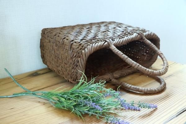 新潟県阿賀町産の山葡萄で編まれた”かごバック”です!山葡萄の 新潟県阿賀町産の山葡萄で編まれた”かごバック”です!山葡萄の