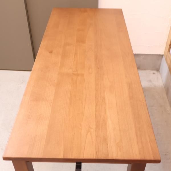 ISSEIKI(一生紀)よりアルダー無垢材を使用したDALDIA(ダルディア)シリーズの学習机です。シンプルで使い勝手の良い作業用デスクは、 子どもから大人まで様々な用途にお使いいただけます♪ - kokoelma -ココエルマ- 雑貨・中古家具・北欧家具・アンティーク家具の通販 
