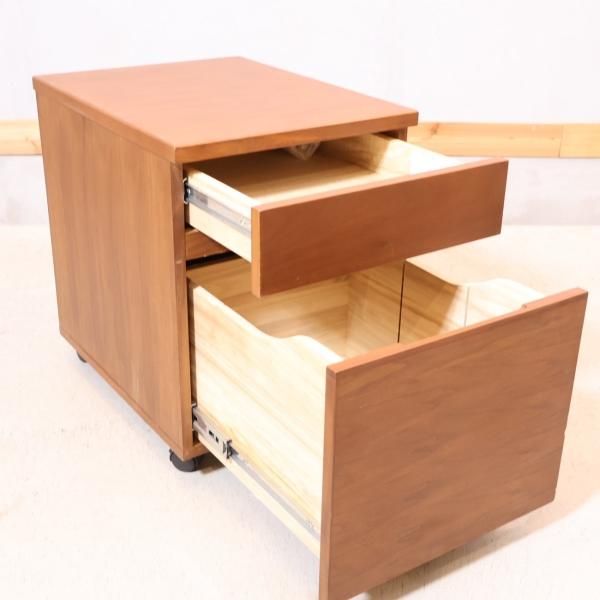 ACTUS(アクタス)で取り扱われていたウォールナット材のデスク ACTUS(アクタス)で取り扱われていたウォールナット材のデスク