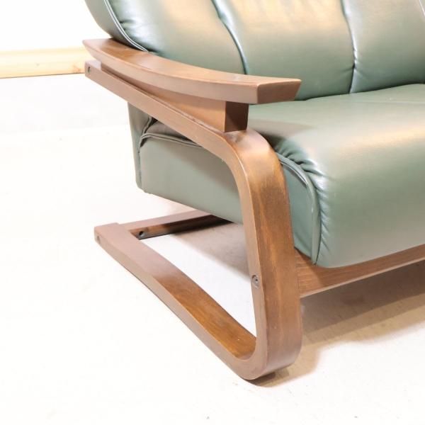 FUJI FURNITURE(冨士ファニチア)の本革 2人掛けソファーです FUJI FURNITURE(冨士ファニチア)の本革 2人掛けソファーです