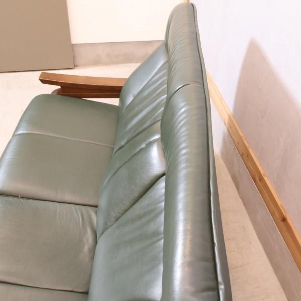 FUJI FURNITURE(冨士ファニチア)の本革 2人掛けソファーです FUJI FURNITURE(冨士ファニチア)の本革 2人掛けソファーです