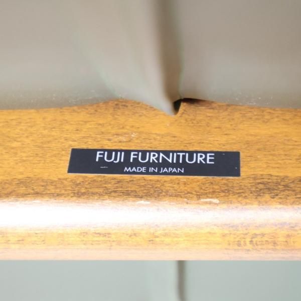 FUJI FURNITURE(冨士ファニチア)の本革 2人掛けソファーです FUJI FURNITURE(冨士ファニチア)の本革 2人掛けソファーです