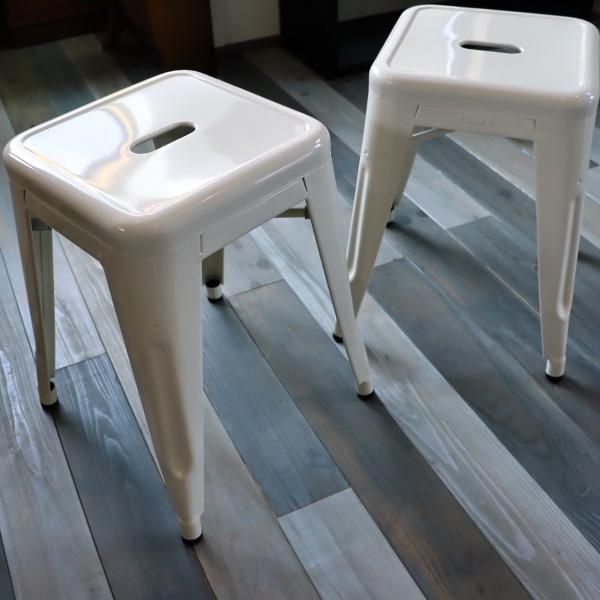 フランスのブランド  TOLIX(トリックス)よりH-STOOL(エイチスツール)です。スチール製のフレームの鈍い光沢とシンプルでレトロなフォルムが魅力的です。軽量で持ち運びも簡単な腰掛椅子です♪  - kokoelma　-ココエルマ- 