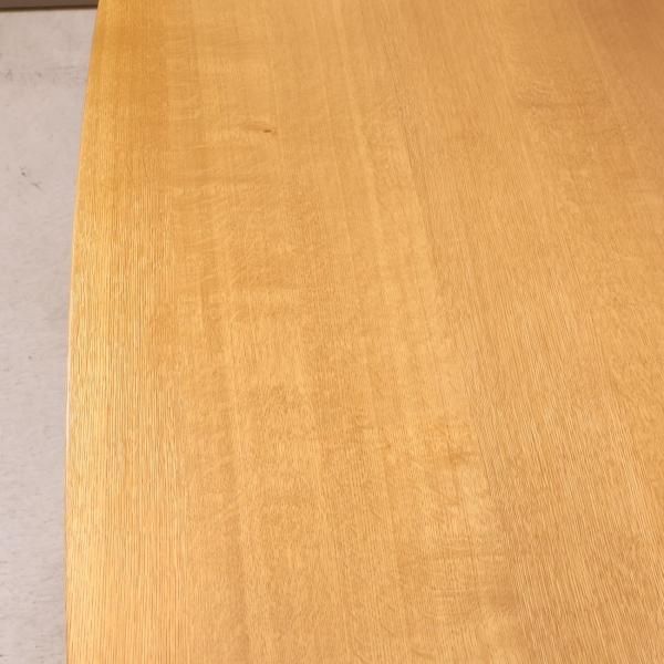 飛騨の家具メーカーKASHIWA(柏木工)のオーク無垢材を使用した 飛騨の家具メーカーKASHIWA(柏木工)のオーク無垢材を使用した