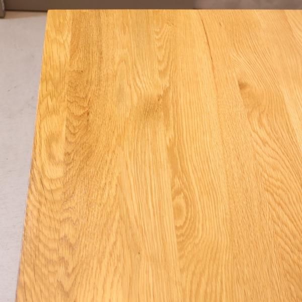 人気のMUJI(無印良品)のオーク無垢材パーソナルデスク。シンプル