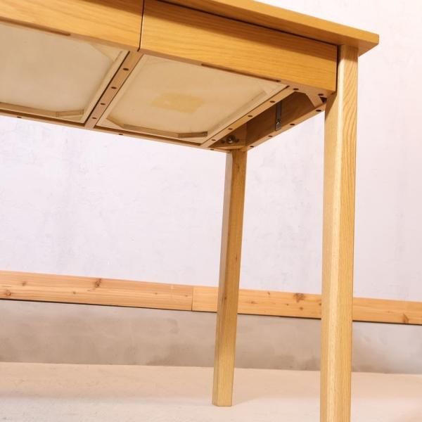 人気のMUJI(無印良品)のオーク無垢材パーソナルデスク。シンプル