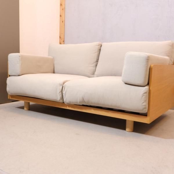 人気の無印良品(MUJI)のオーク材 2人掛けソファーです♪板と脚で 人気の無印良品(MUJI)のオーク材 2人掛けソファーです♪板と脚で