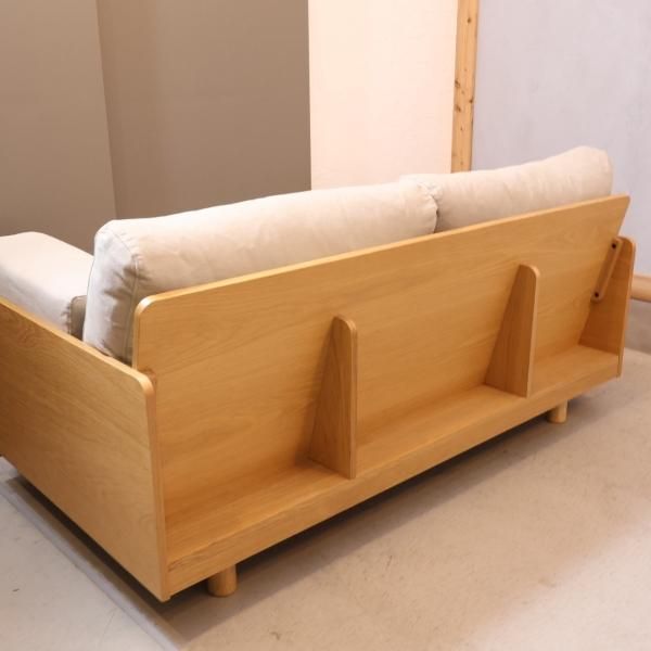 人気の無印良品(MUJI)のオーク材 2人掛けソファーです♪板と脚で 人気の無印良品(MUJI)のオーク材 2人掛けソファーです♪板と脚で