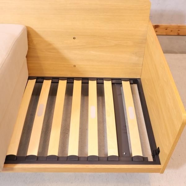 人気の無印良品(MUJI)のオーク材 2人掛けソファーです♪板と脚で 人気の無印良品(MUJI)のオーク材 2人掛けソファーです♪板と脚で