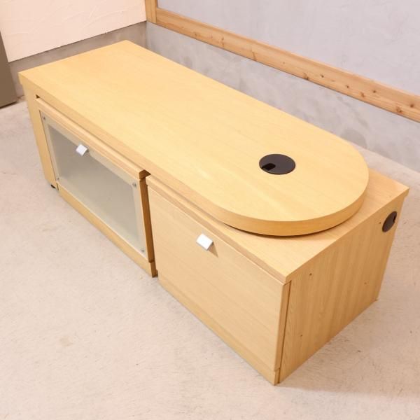 人気のkarimoku(カリモク家具)よりQT4336MEテレビボードです。回転式の天板はレイアウトやシーンに合わせて、好きな角度に調整が出来て便利!オーク材のナチュラルな質感♪/値下げ - kokoelma -ココエルマ- 人気のkarimoku(カリモク家具)よりQT4336MEテレビボードです。回転式の天板はレイアウトやシーンに合わせて、好きな角度に調整が出来て便利!オーク材のナチュラルな質感♪/値下げ - kokoelma -ココエルマ-