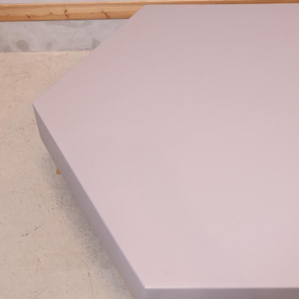 ベルギーの家具ブランド sixinch(シックスインチ)より六角形の ベルギーの家具ブランド sixinch(シックスインチ)より六角形の