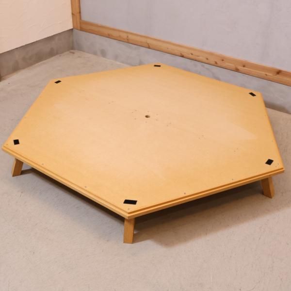 ベルギーの家具ブランド sixinch(シックスインチ)より六角形の ベルギーの家具ブランド sixinch(シックスインチ)より六角形の