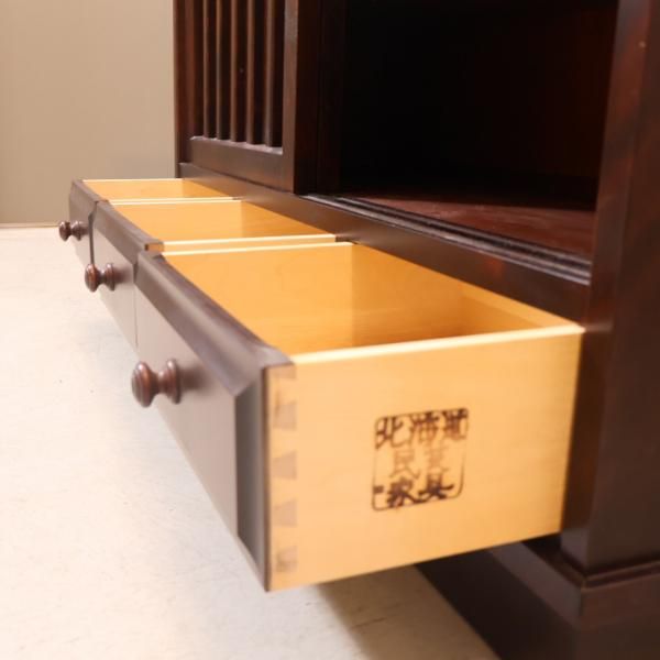 北海道民芸家具(HOKUMIN)のカバ無垢材を使用した、茶棚です 北海道民芸家具(HOKUMIN)のカバ無垢材を使用した、茶棚です