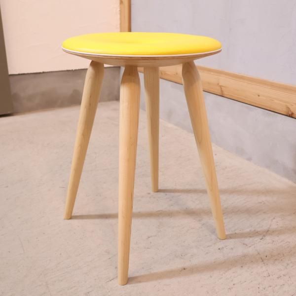 天童木工(TENDO)のリングスツール。天童木工の創業者の一人 天童木工(TENDO)のリングスツール。天童木工の創業者の一人