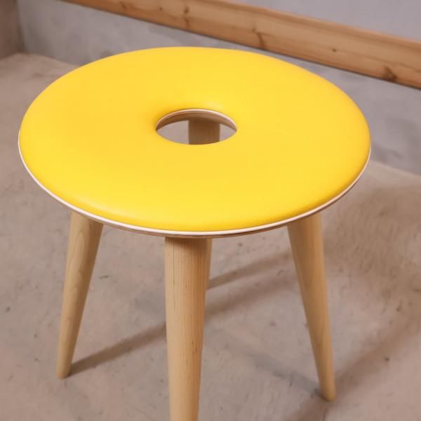 天童木工(TENDO)のリングスツール。天童木工の創業者の一人 天童木工(TENDO)のリングスツール。天童木工の創業者の一人