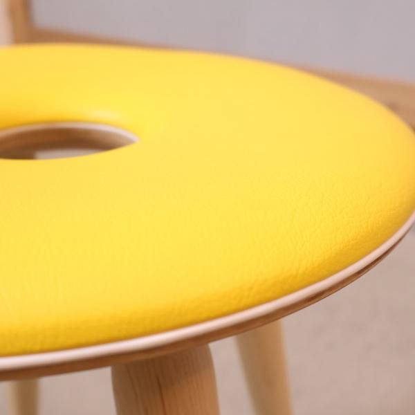 天童木工(TENDO)のリングスツール。天童木工の創業者の一人 天童木工(TENDO)のリングスツール。天童木工の創業者の一人