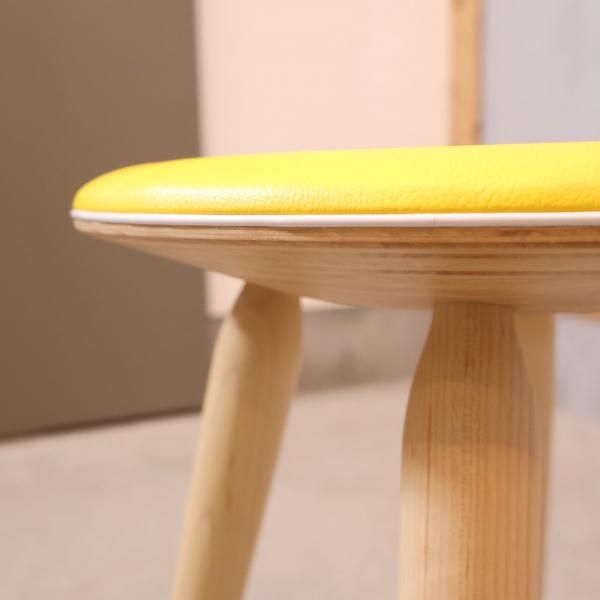 天童木工(TENDO)のリングスツール。天童木工の創業者の一人 天童木工(TENDO)のリングスツール。天童木工の創業者の一人
