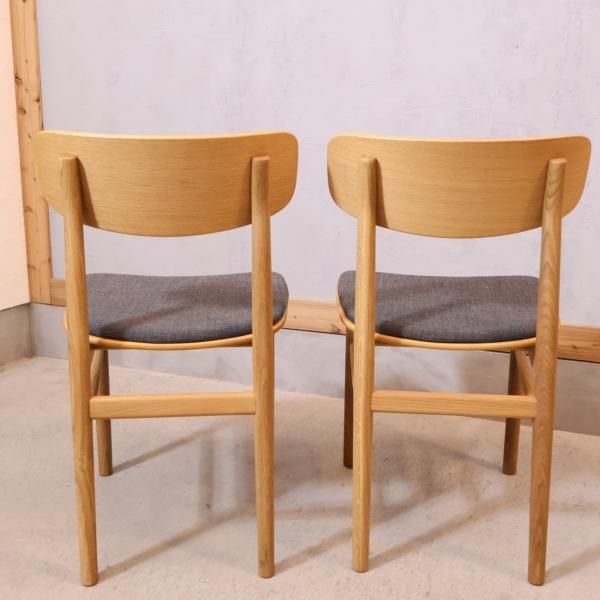 人気の無印良品(MUJI)のオーク材ラウンドチェア 2脚セットです