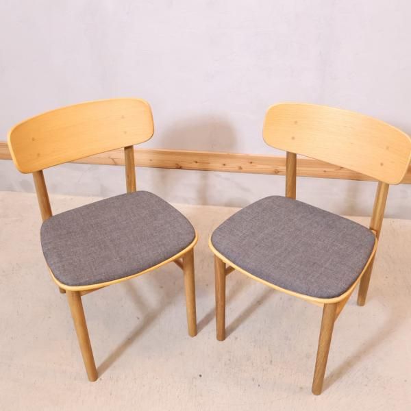 人気の無印良品(MUJI)のオーク材ラウンドチェア 2脚セットです 人気の無印良品(MUJI)のオーク材ラウンドチェア 2脚セットです